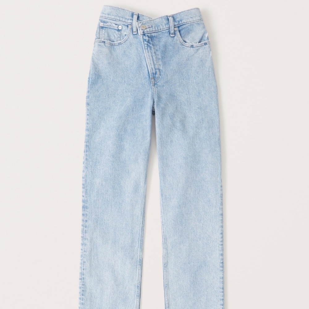 Abercrombie 90s Straight Jean Ultra High Rise